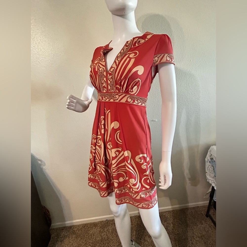 BCBGMaxAzria Stetchy
V-Neck Mod Dress Size
XSmall